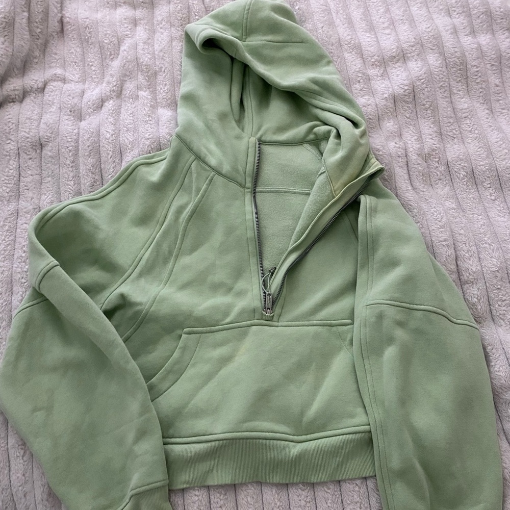 Creamy mint lululemon scuba XS/S